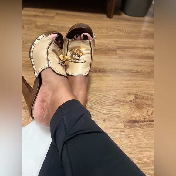 Louis Vuitton Slides Size 39 (US 9) - Picture 4 of 8